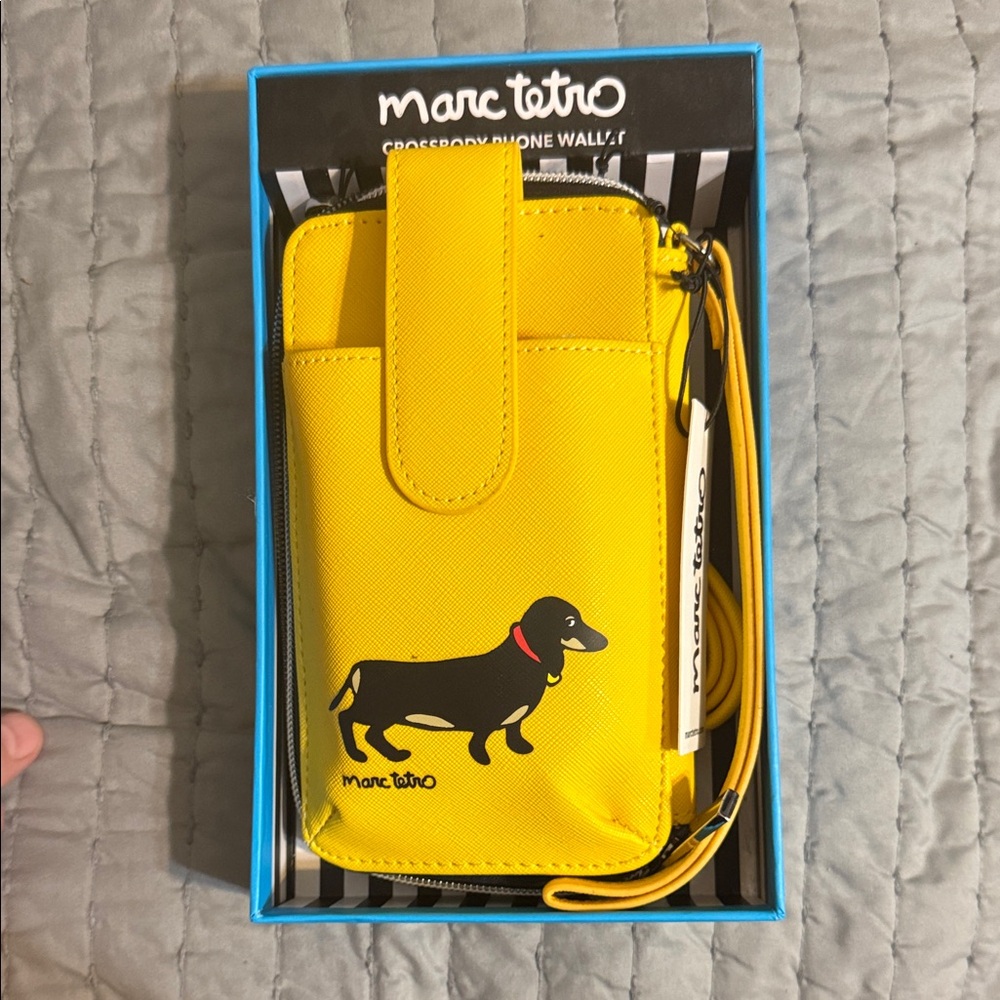 MARC TETRO DACHSHUND CROSSBODY PHONE WALLET